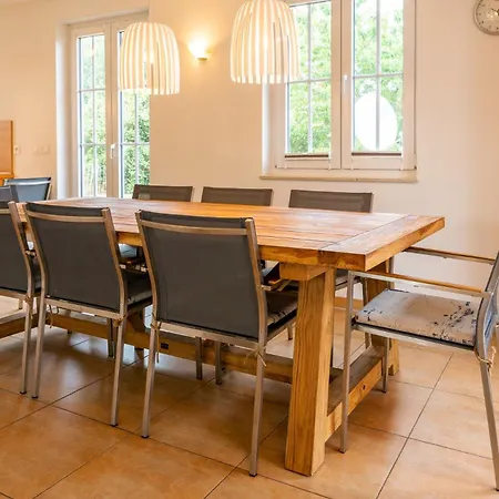 C 3 Reethaus Loewe Mit Aussenwhirlpool Und Sauna *